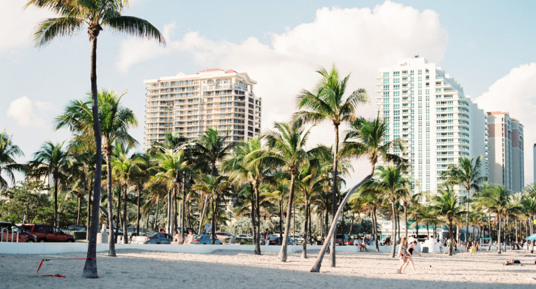 Argentinos que invierten en Miami. Foto: Unsplash.