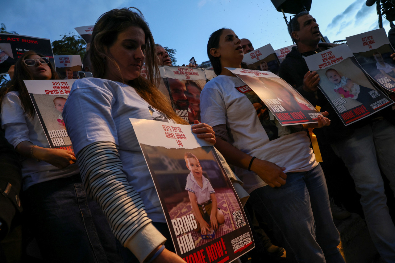 Protestas que pedían por la aparición de Kfir Bibas con vida. Foto: Reuters.