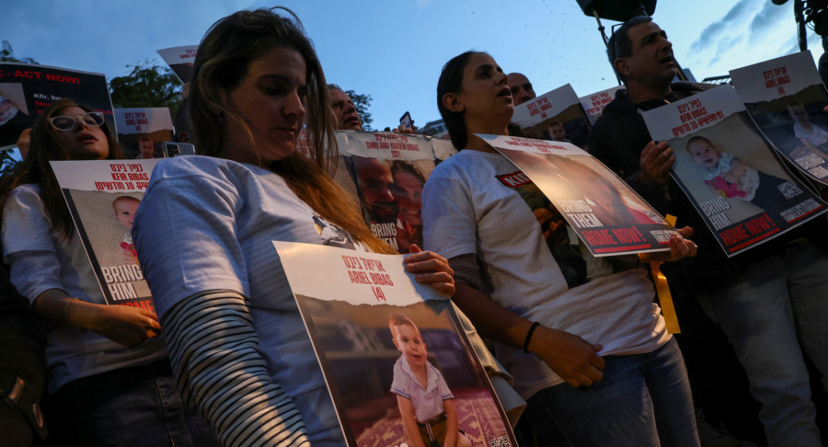 Protestas que pedían por la aparición de Kfir Bibas con vida. Foto: Reuters.