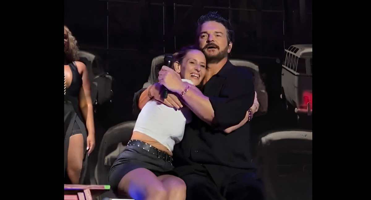 Ricardo Arjona le dejó un valioso consejo a una fan. Foto: Captura de video.