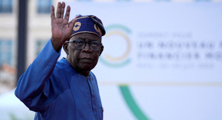 El presidente de Nigeria, Bola Tinubu, llega a la sesión de clausura de la Cumbre del Nuevo Pacto Financiero Global, el viernes 23 de junio de 2023 en París, Francia. Reuters.