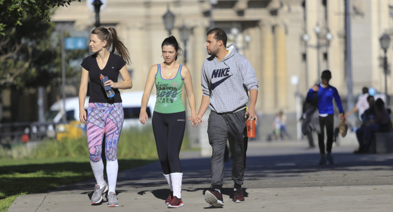 Gente disfrutando del parque. Foto: NA.