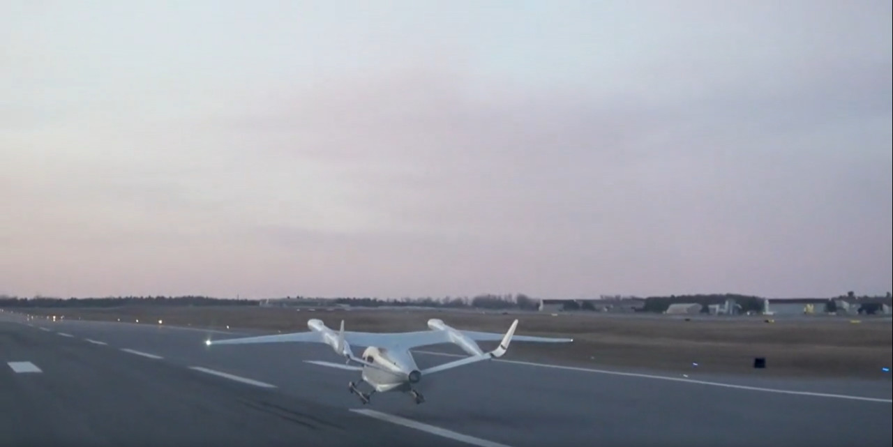 ALIA, el nuevo avión eléctrico que promete reducir las emisiones de las compañías aéreas. Foto: Captura video EFE.