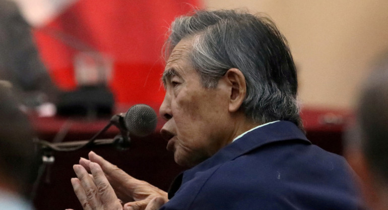 El expresidente de Perú Alberto Fujimori asiste a un juicio como testigo en la base naval del Callao. Reuters