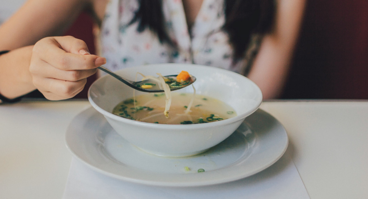 Caldo de verdura. Foto: Unsplash