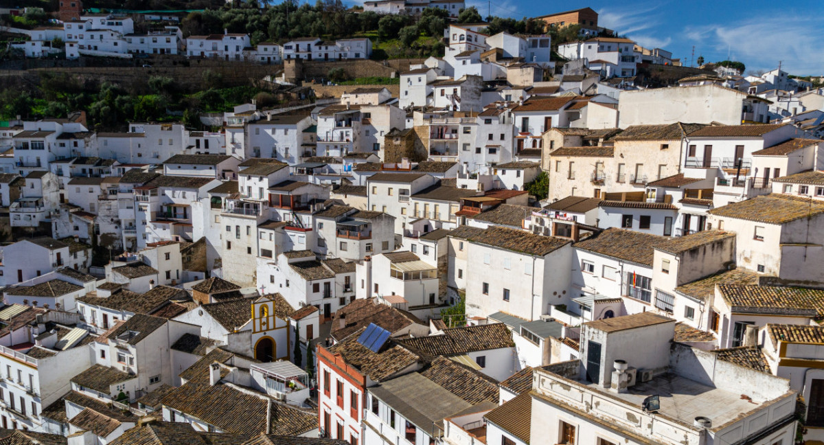 El particular pueblo de Setenil de las Bodegas, España. Foto: Unsplash.