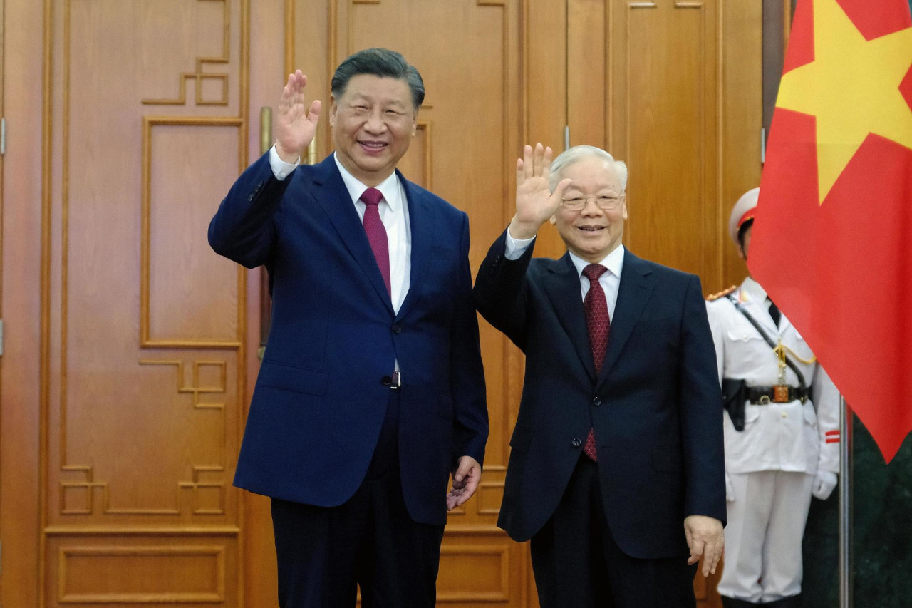 Xi Jinping con el secretario general de Partido Comunista de Vietnam. Foto: EFE.