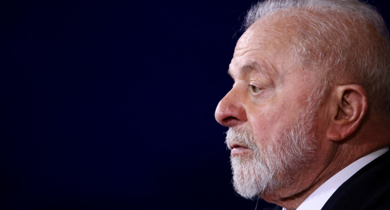 El Presidente de Brasil, Luiz Inácio Lula da Silva, hace gestos en una conferencia de prensa conjunta con el Canciller alemán Olaf Scholz. Reuters