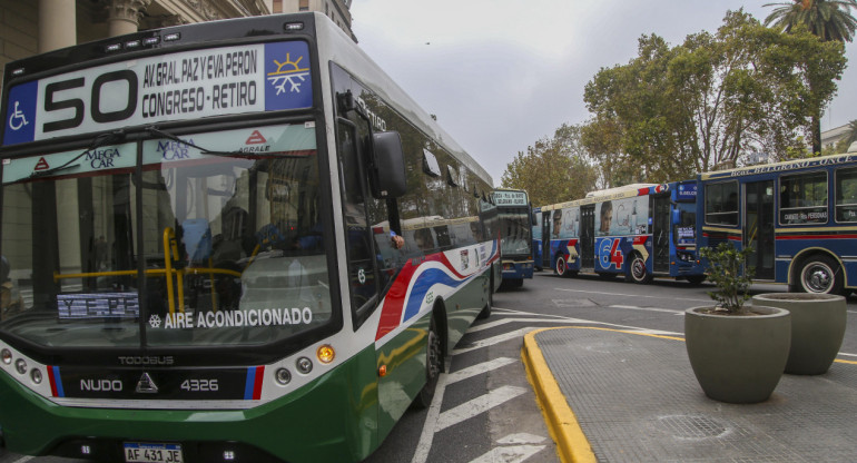 Colectivos, transporte. Foto: NA.