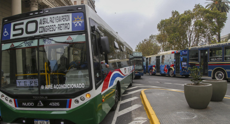 Colectivos, transporte. Foto: NA.