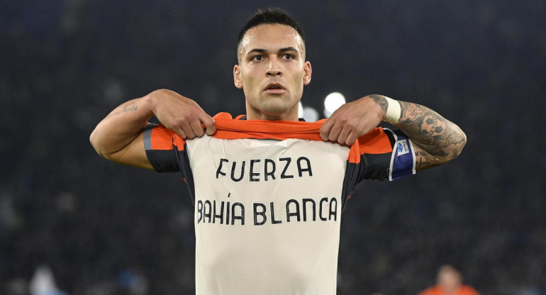 "Fuerza Bahía Blanca", el apoyo de Lautaro Martínez. Foto: EFE.