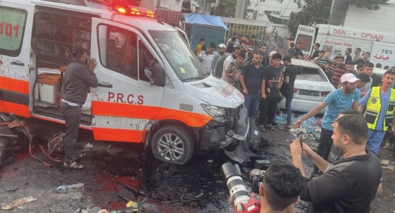 Una ambulancia se estrelló contra el hospital Al Shifa donde trabajan los Médicos sin Fronteras en Gaza. Foto: x @MSF.