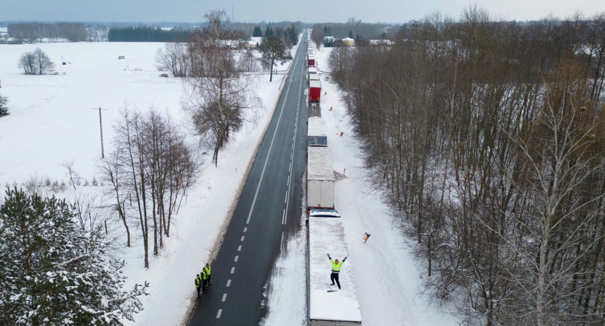 Bloqueo del paso fronterizo entre Ucrania y Polonia. Video: Reuters.