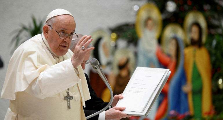 El papa Francisco liderando el Angelus en el Vaticano. Reuters