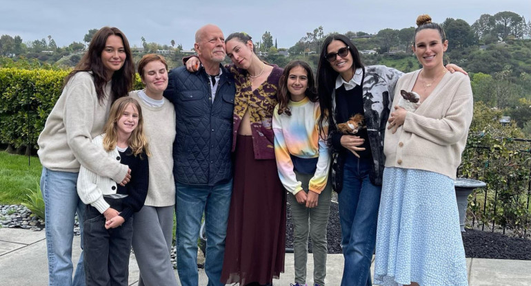 Bruce Willis junto a su familia. Foto: Instagram