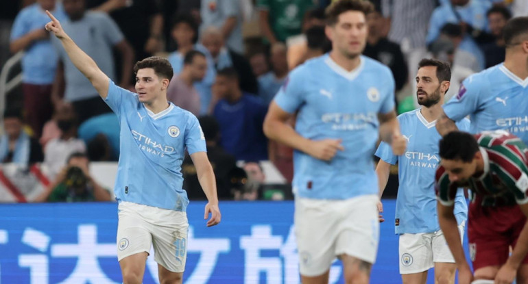 Julián Álvarez convirtió un doblete en la final del Mundial de Clubes. Foto: EFE.