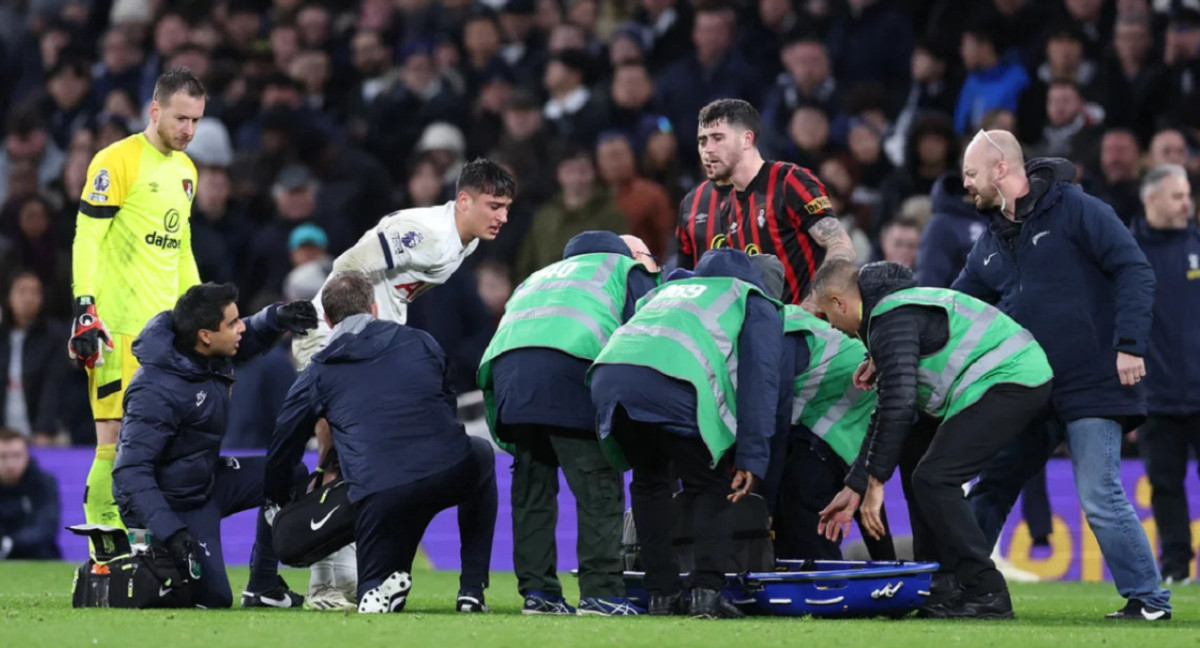 Alejo Véliz se lesionó en el Tottenham. Foto: NA.