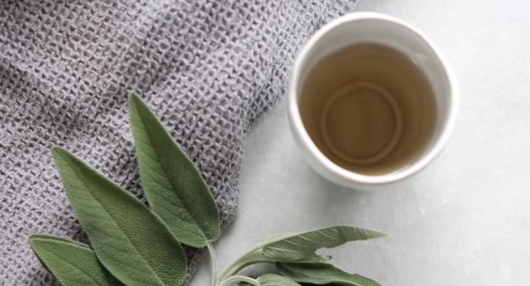 Té de salvia. Foto: Unsplash.