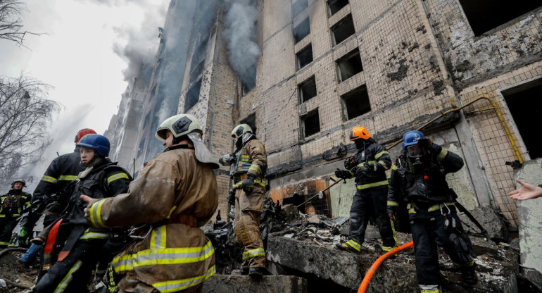 Rusia atacó Kiev y Járkov en Ucrania y dejó al menos cinco civiles muertos. Foto: EFE.