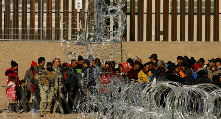 Migrantes en la frontera entre México y Estados Unidos. Foto: Reuters.