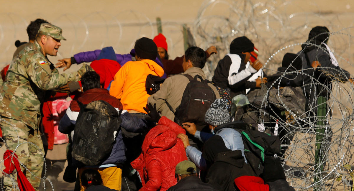 Migrantes en la frontera entre México y Estados Unidos. Foto: Reuters.