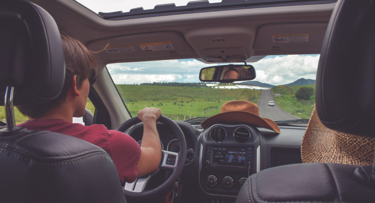 Viajar, auto, movimiento. Foto: Unsplash