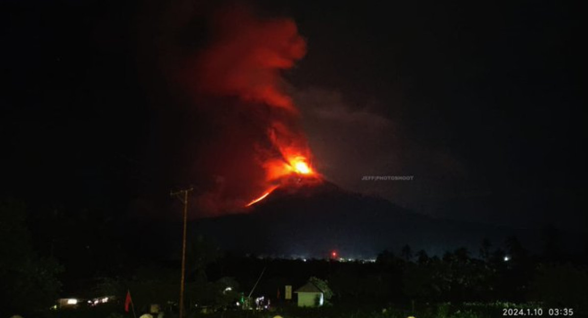 Erupción volcán en Indonesia. Foto: X.