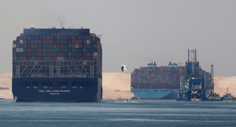 Fuerzas estadounidenses y británicas repelen el "mayor ataque" de los hutíes en el mar Rojo. Foto: Reuters