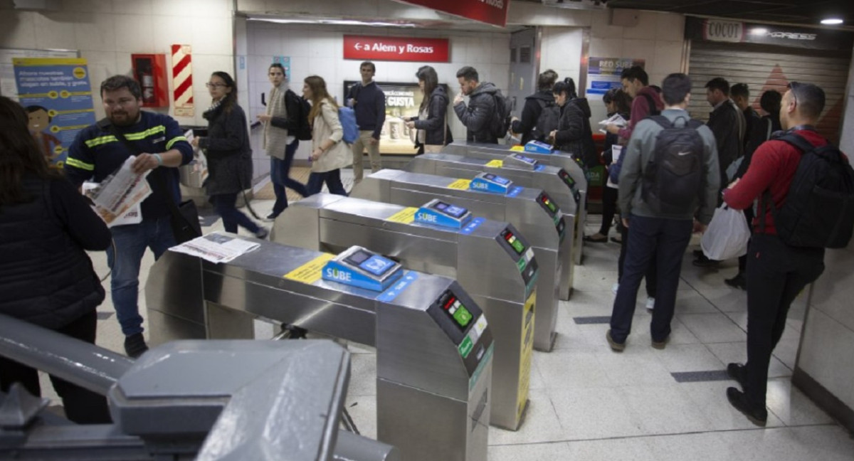 Liberan molinetes en el Subte. Foto: NA