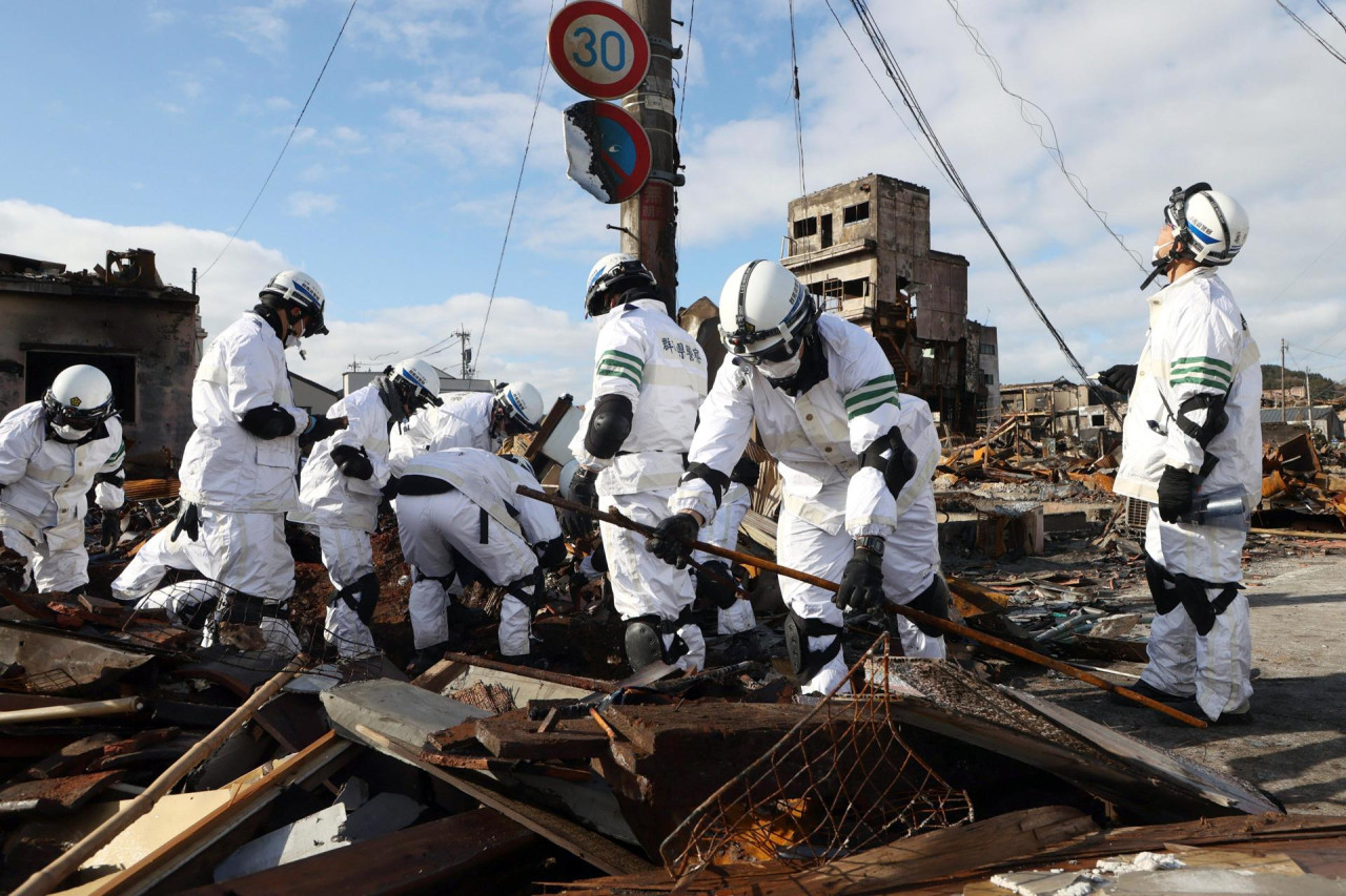 Tareas de rescate en Japón tras el terremoto. Foto: EFE.