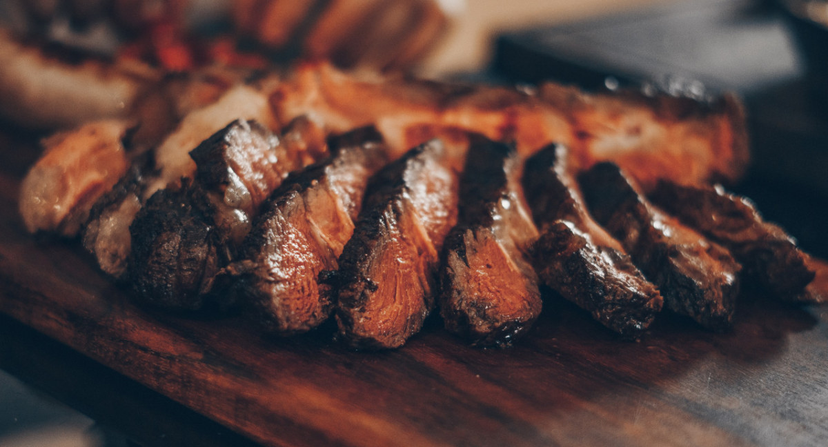 Asado, carne, costillas. Foto: Unsplash