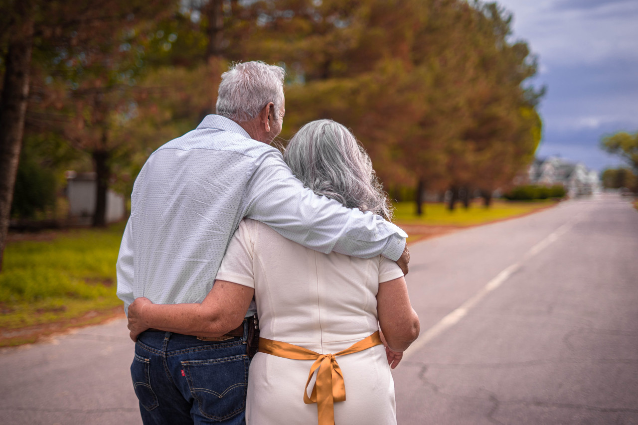 Personas adultas, adultos mayores. Foto: Unsplash.