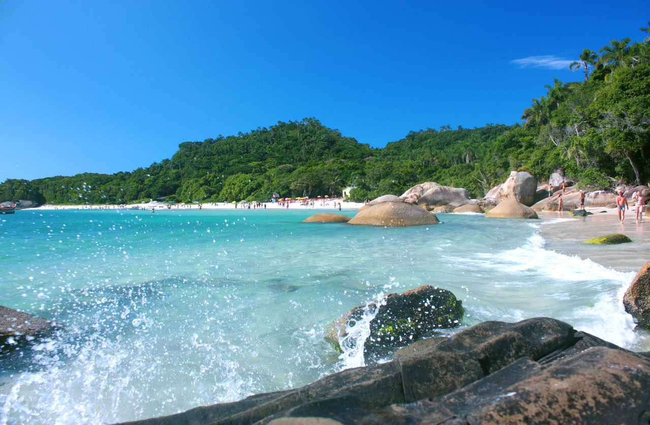 Florianópolis. Foto Twitter @flybondioficial.