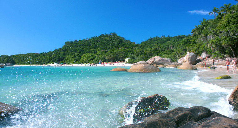 Florianópolis. Foto Twitter @flybondioficial.