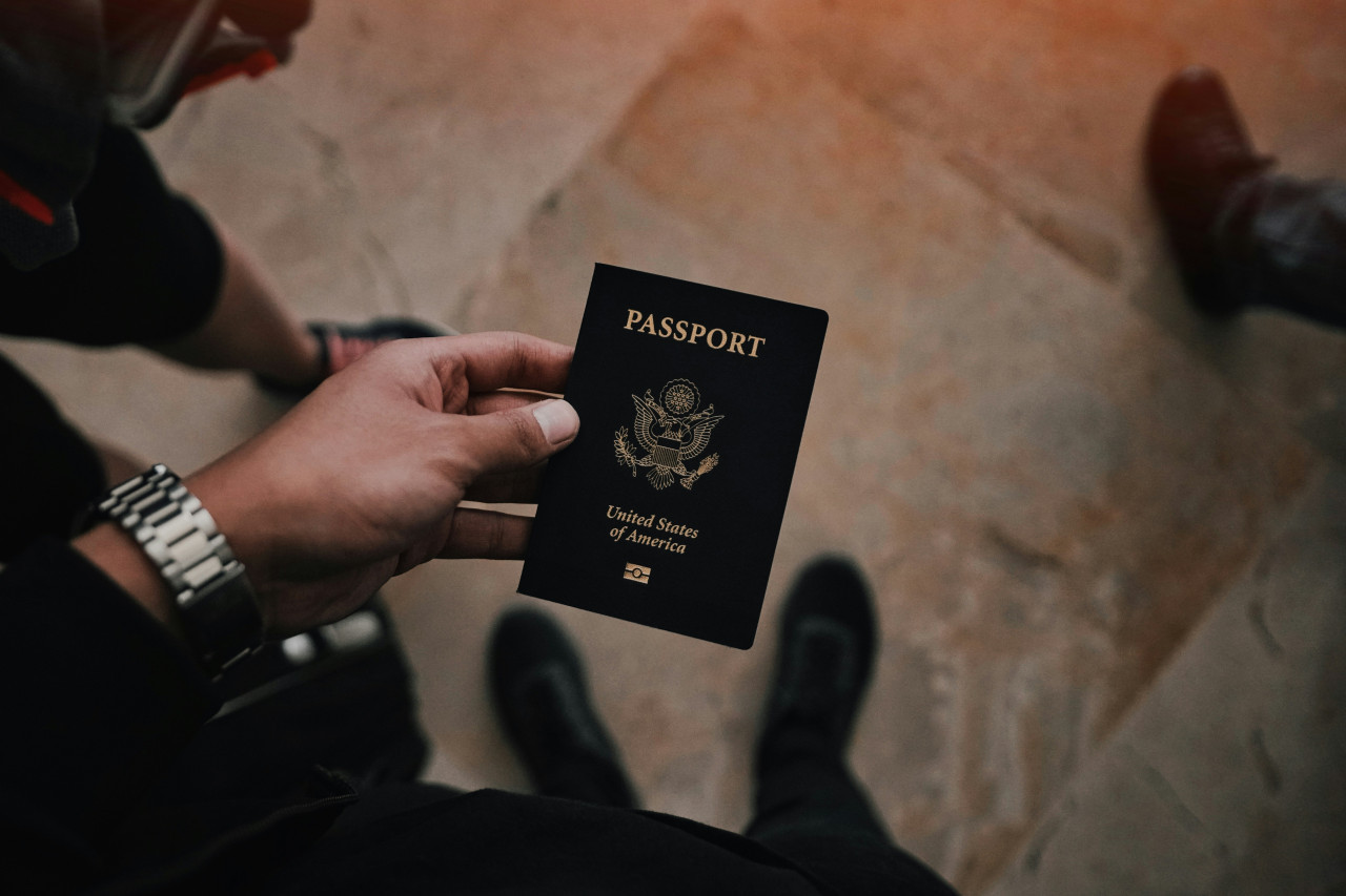 Pasaportes, viaje, migración. Foto: Unsplash