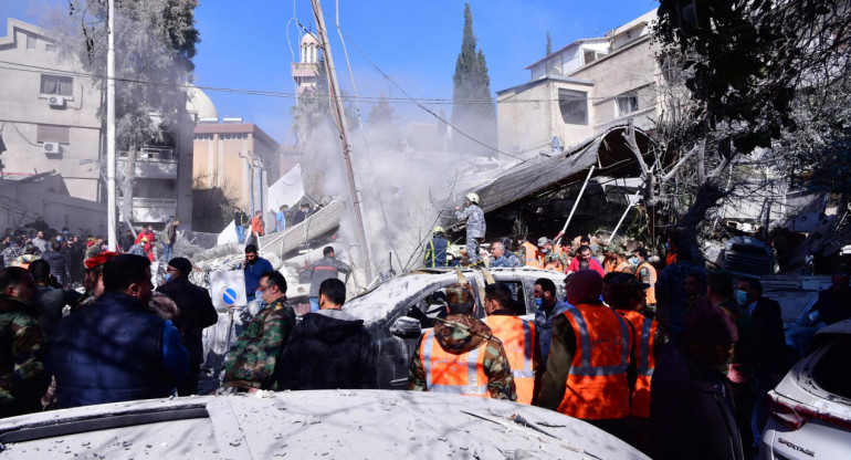 Al menos cinco muertos tras ataque contra un edificio residencial en Siria. Foto: EFE.