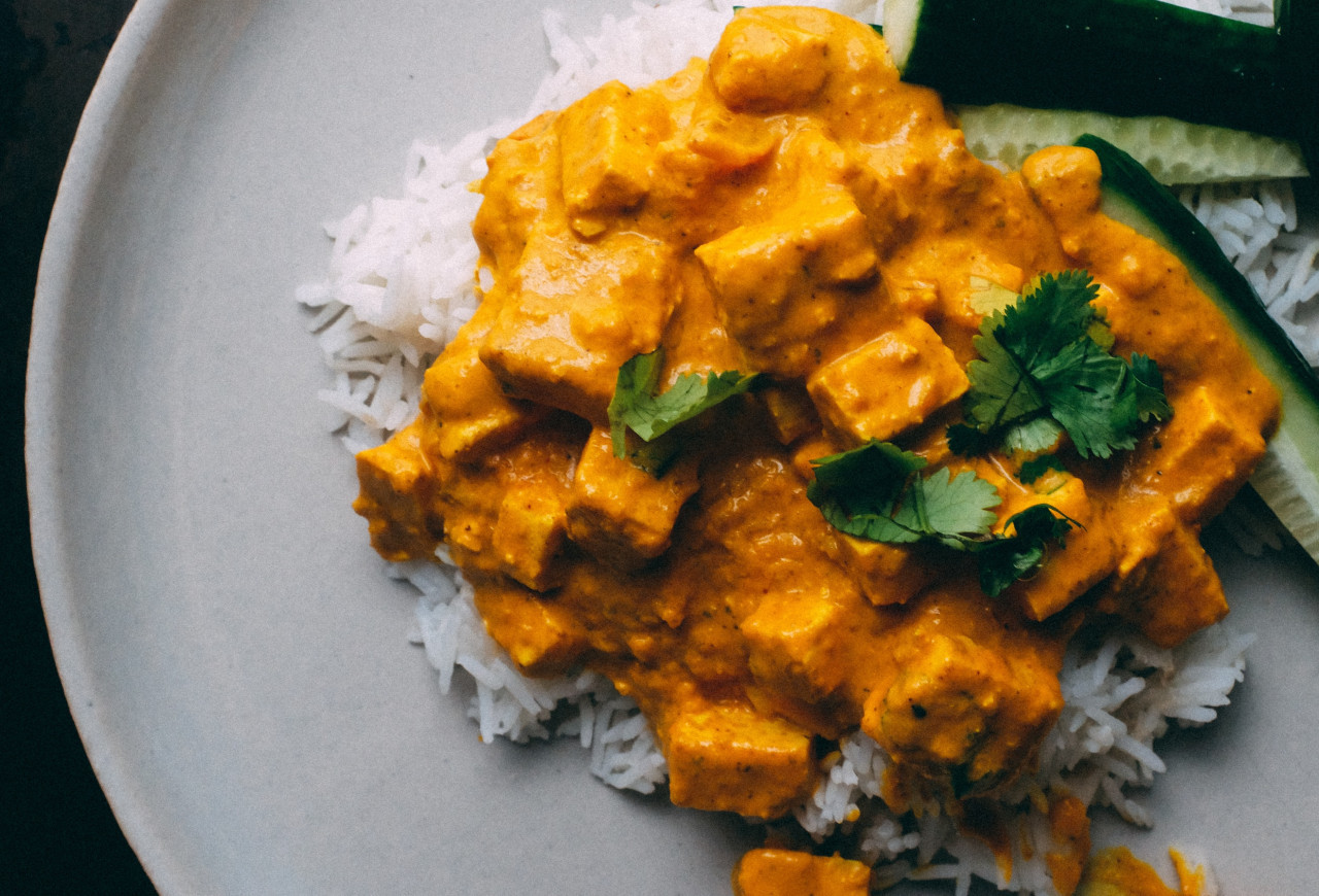 Pollo con manteca, plato típico de la India. Foto: Unsplash