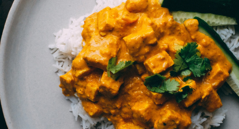 Pollo con manteca, plato típico de la India. Foto: Unsplash