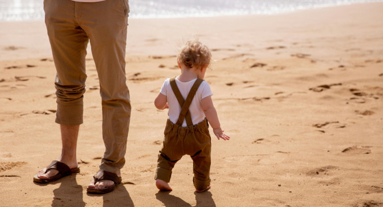 Bebés en el sol. Foto: Pexels