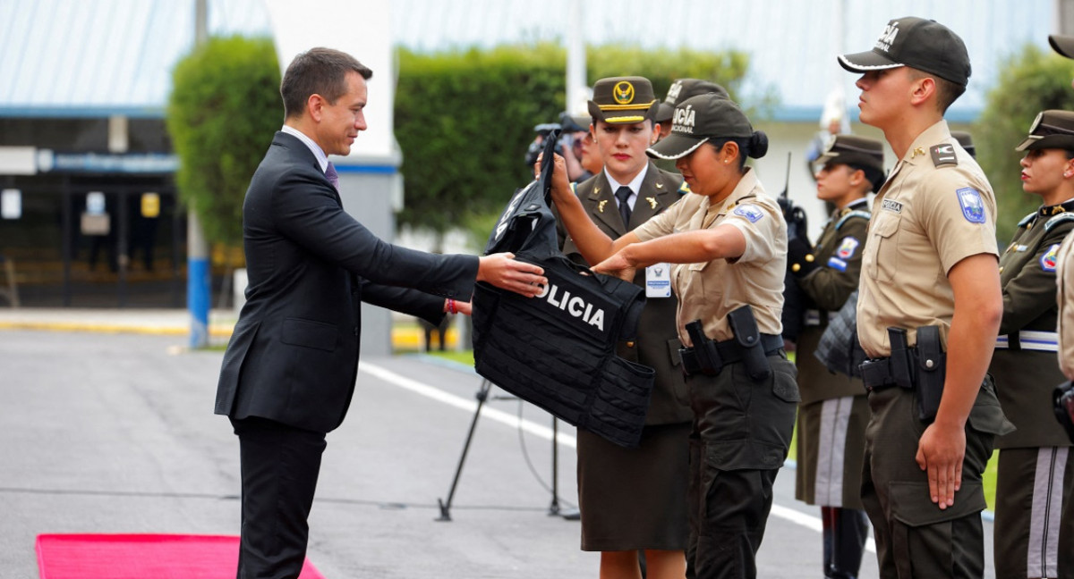 Daniel Noboa en un acto de la Policía Nacional de Ecuador. Foto: Reuters.