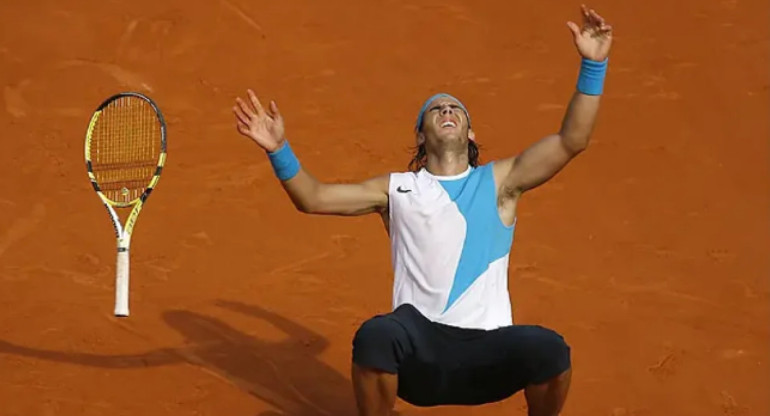 Subastaron la raqueta que utilizó Rafael Nadal en la final del Abierto de Francia 2007. Foto: NA.