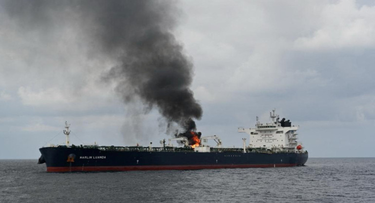 Buque Marlin Luanda, atacado por los hutíes de Yemen. Foto: Reuters.