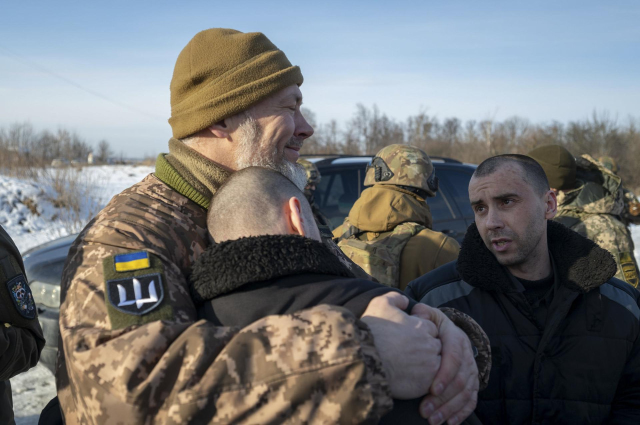 Prisioneros ucranianos fueron liberados por Rusia en un intercambio. Foto: EFE.