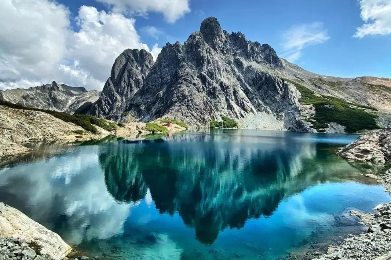 Laguna Negra. Foto Instagram @unarutaargentina.