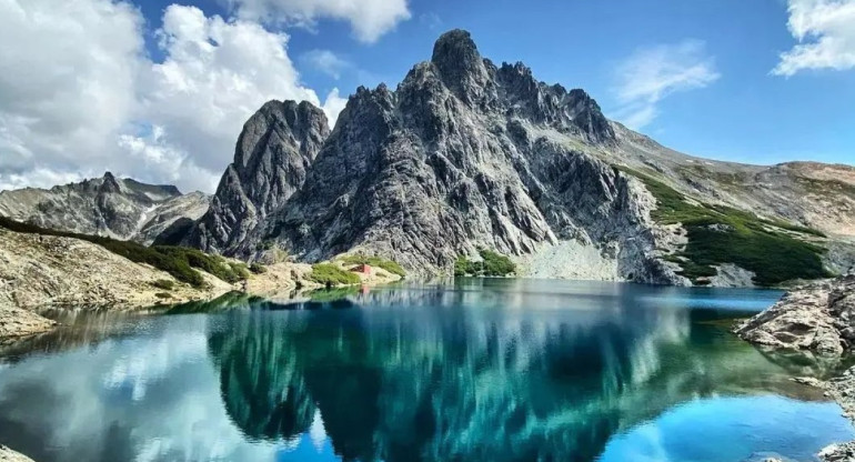 Laguna Negra. Foto Instagram @unarutaargentina.