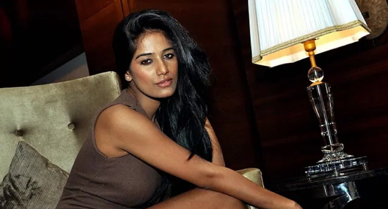 Poonam Pandey, actriz india.