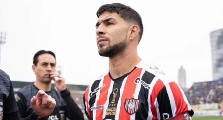 Luciano Perdomo, futbolista. Foto: Chacarita