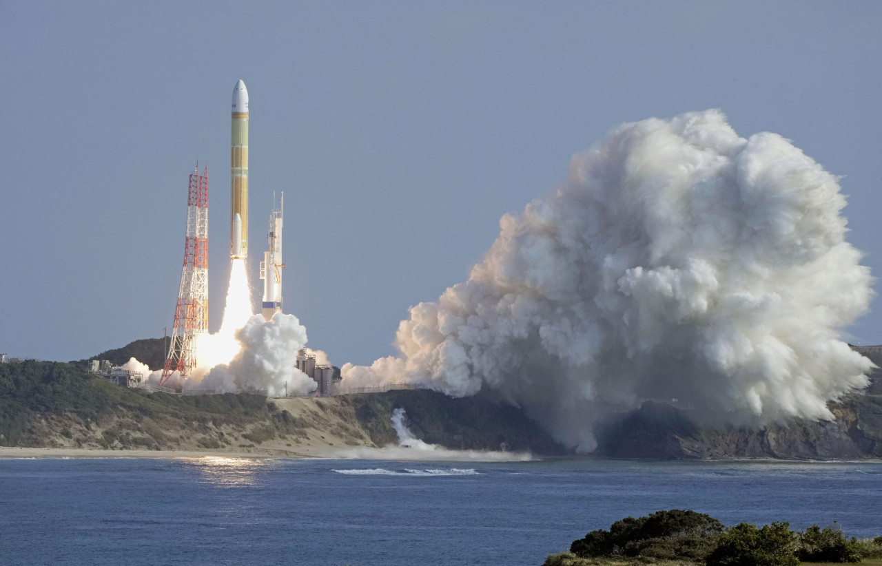 Japan successfully launched its new H3 rocket.  Photo: Reuters.