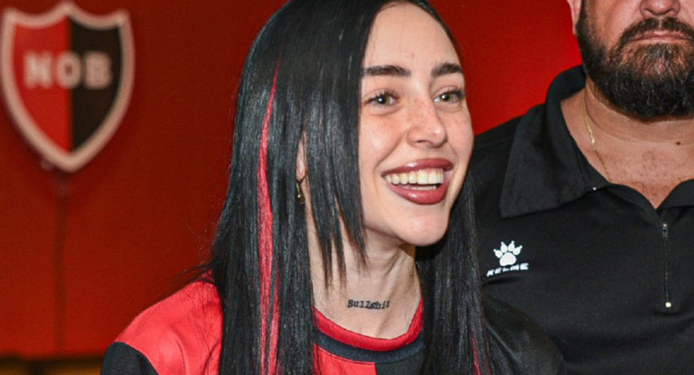 Nicki Nicole con la camiseta de Newell's. Foto: X/Newells