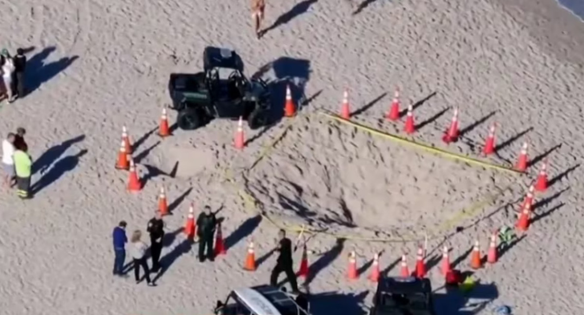 Muerte de una niña en una playa de Estados Unidos luego de caer en un hoyo.